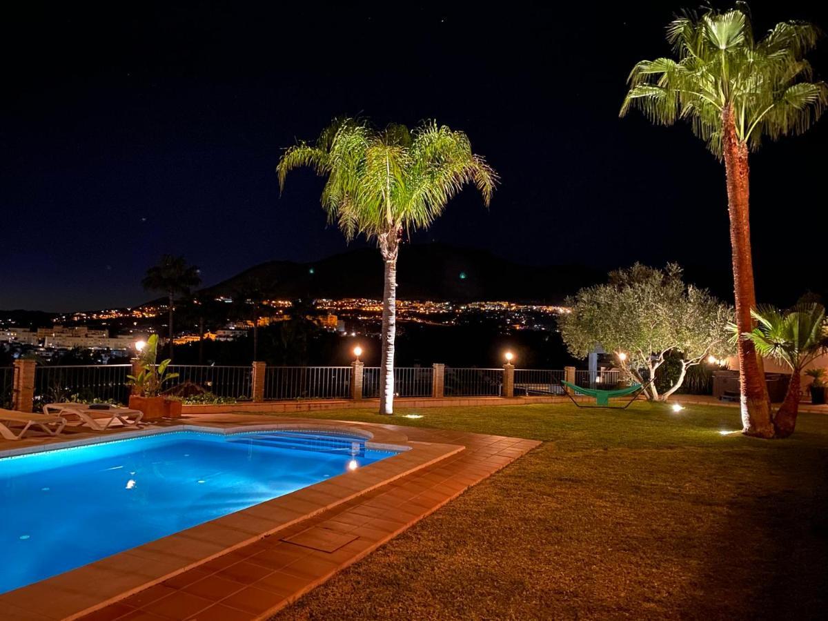 Beachside Villa With Panoramic Sea Views เบนัลมาเดนา ภายนอก รูปภาพ