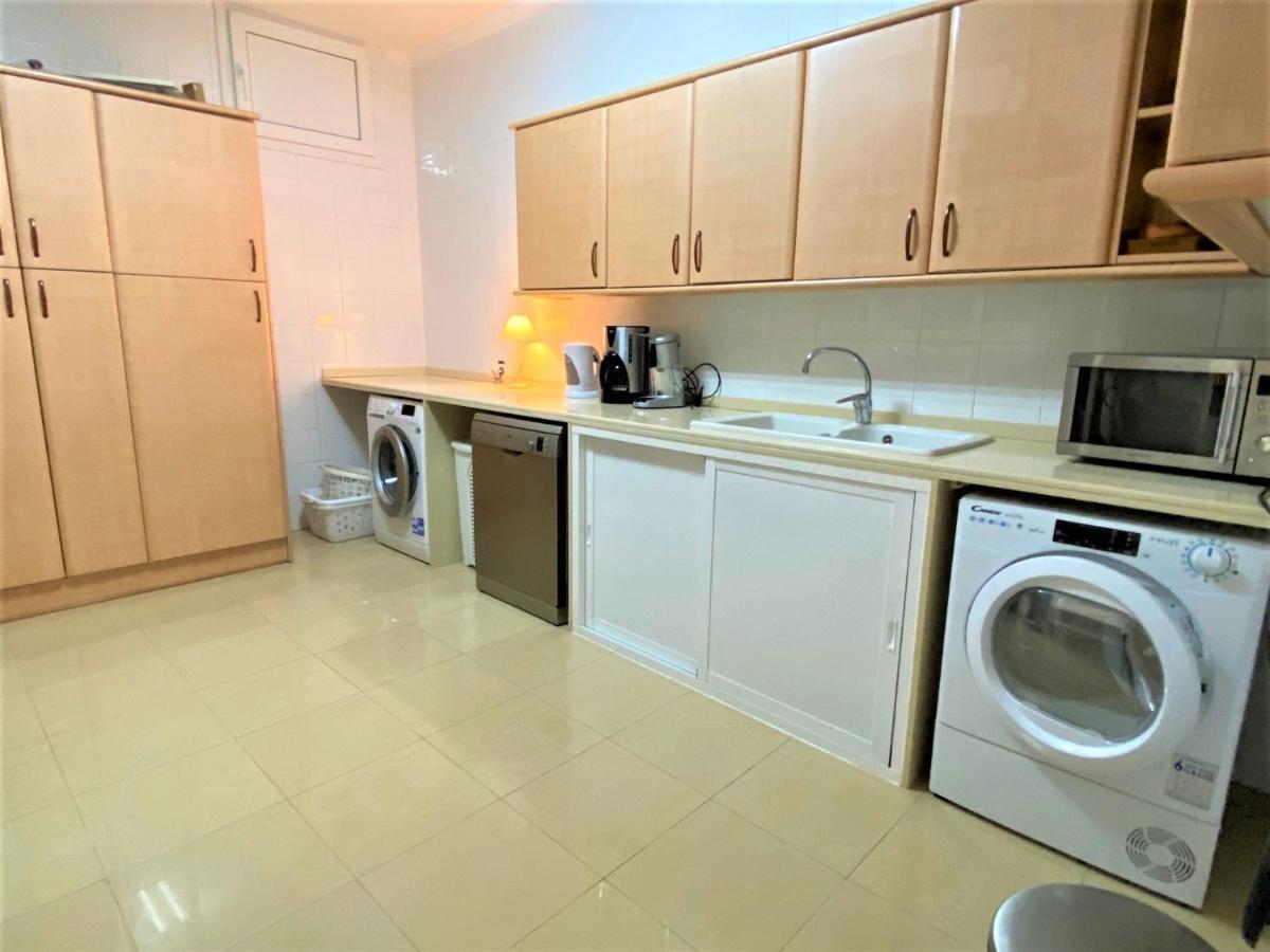 Beachside Villa With Panoramic Sea Views เบนัลมาเดนา ภายนอก รูปภาพ