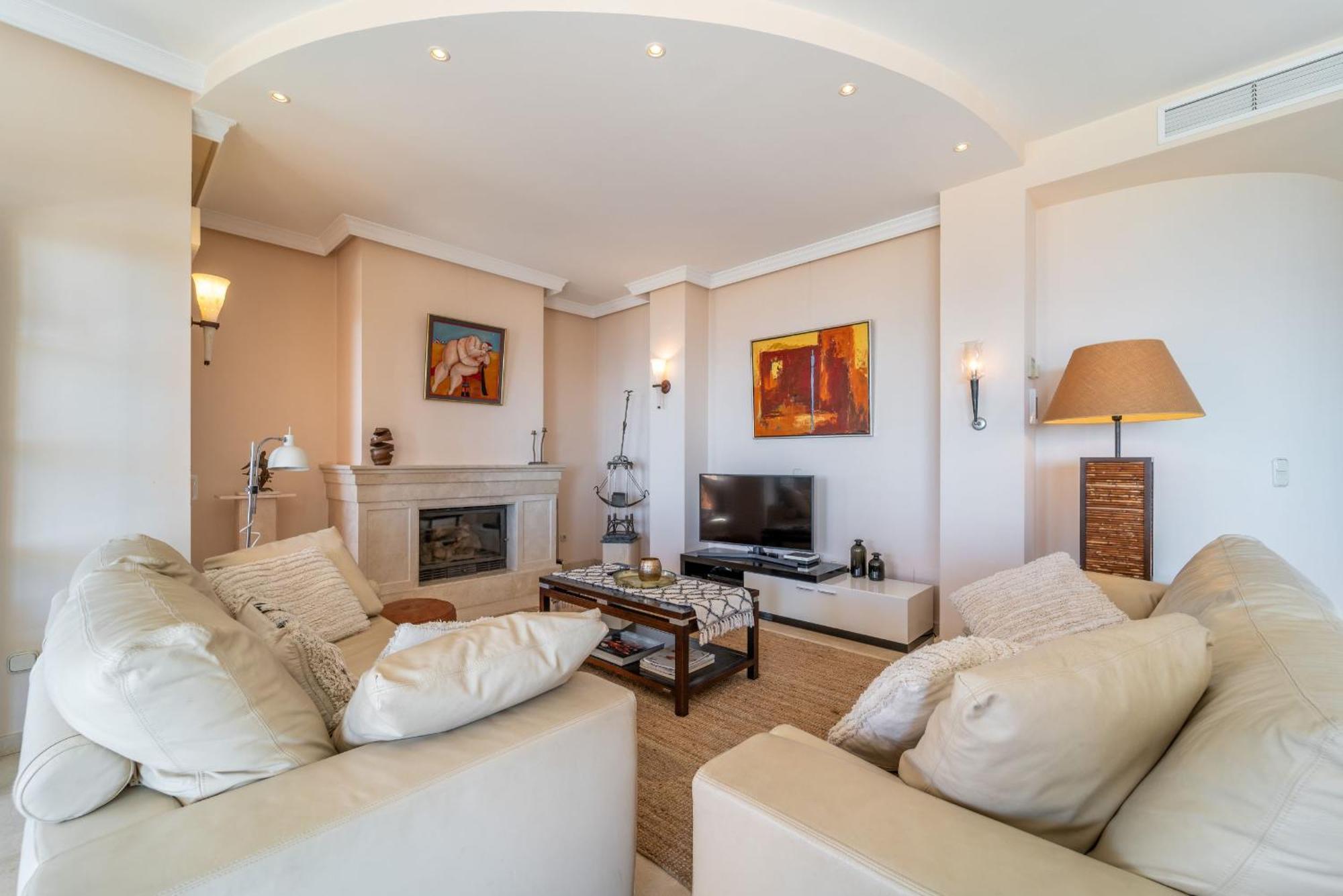 Beachside Villa With Panoramic Sea Views เบนัลมาเดนา ภายนอก รูปภาพ