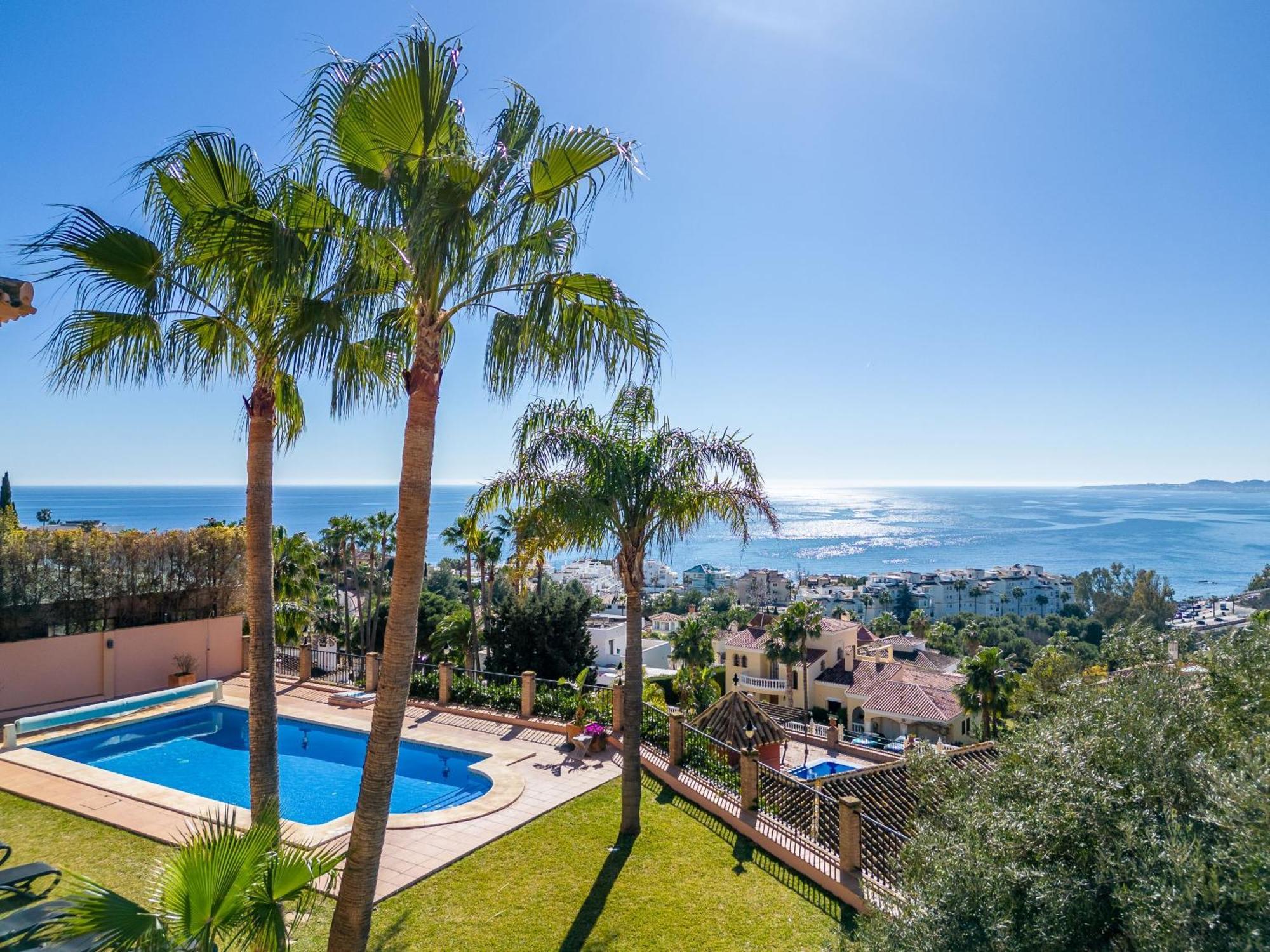 Beachside Villa With Panoramic Sea Views เบนัลมาเดนา ภายนอก รูปภาพ