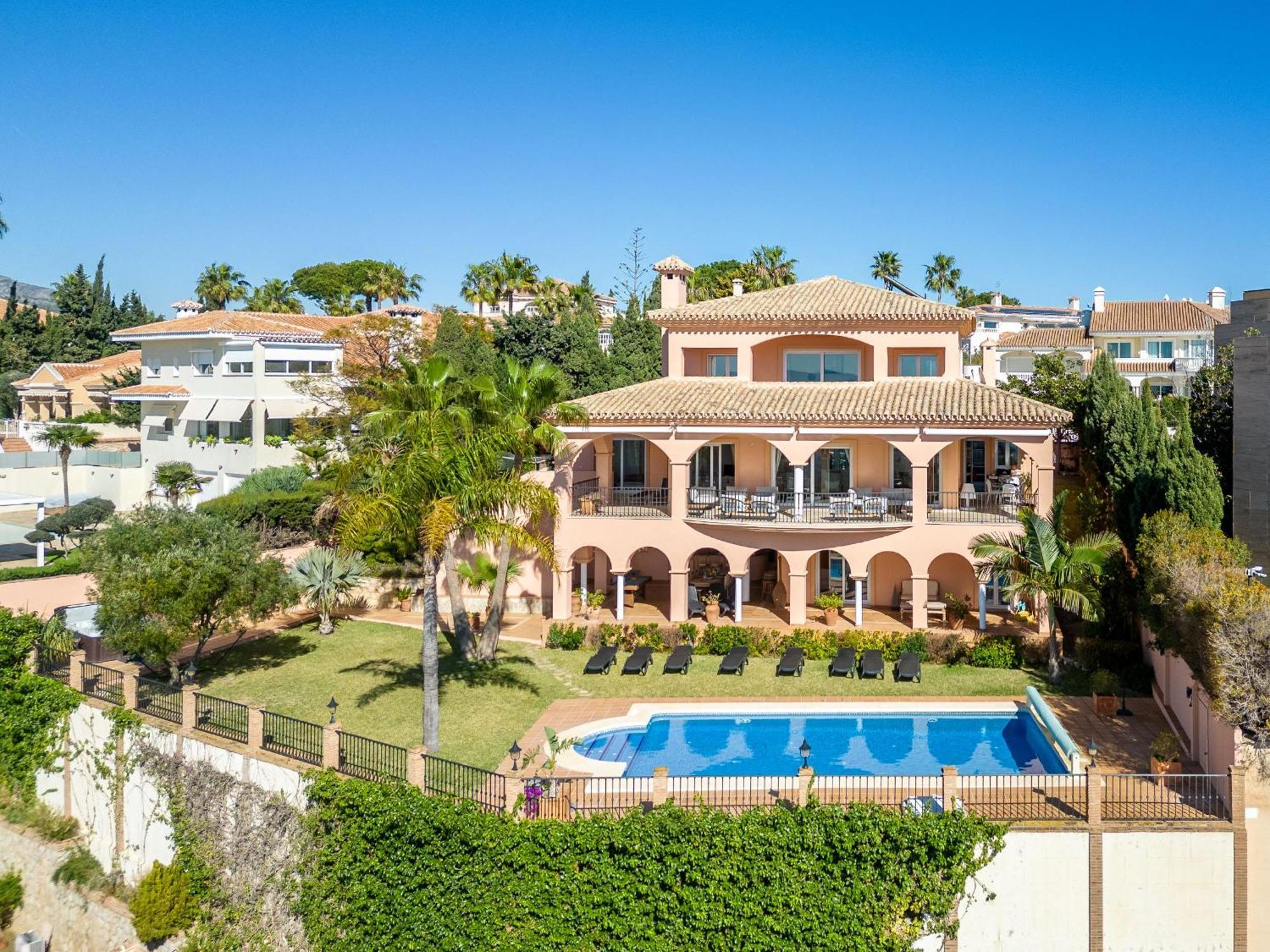 Beachside Villa With Panoramic Sea Views เบนัลมาเดนา ภายนอก รูปภาพ