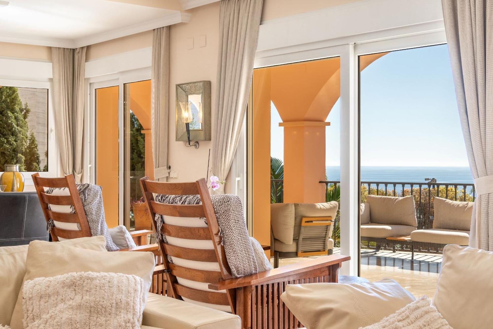 Beachside Villa With Panoramic Sea Views เบนัลมาเดนา ภายนอก รูปภาพ