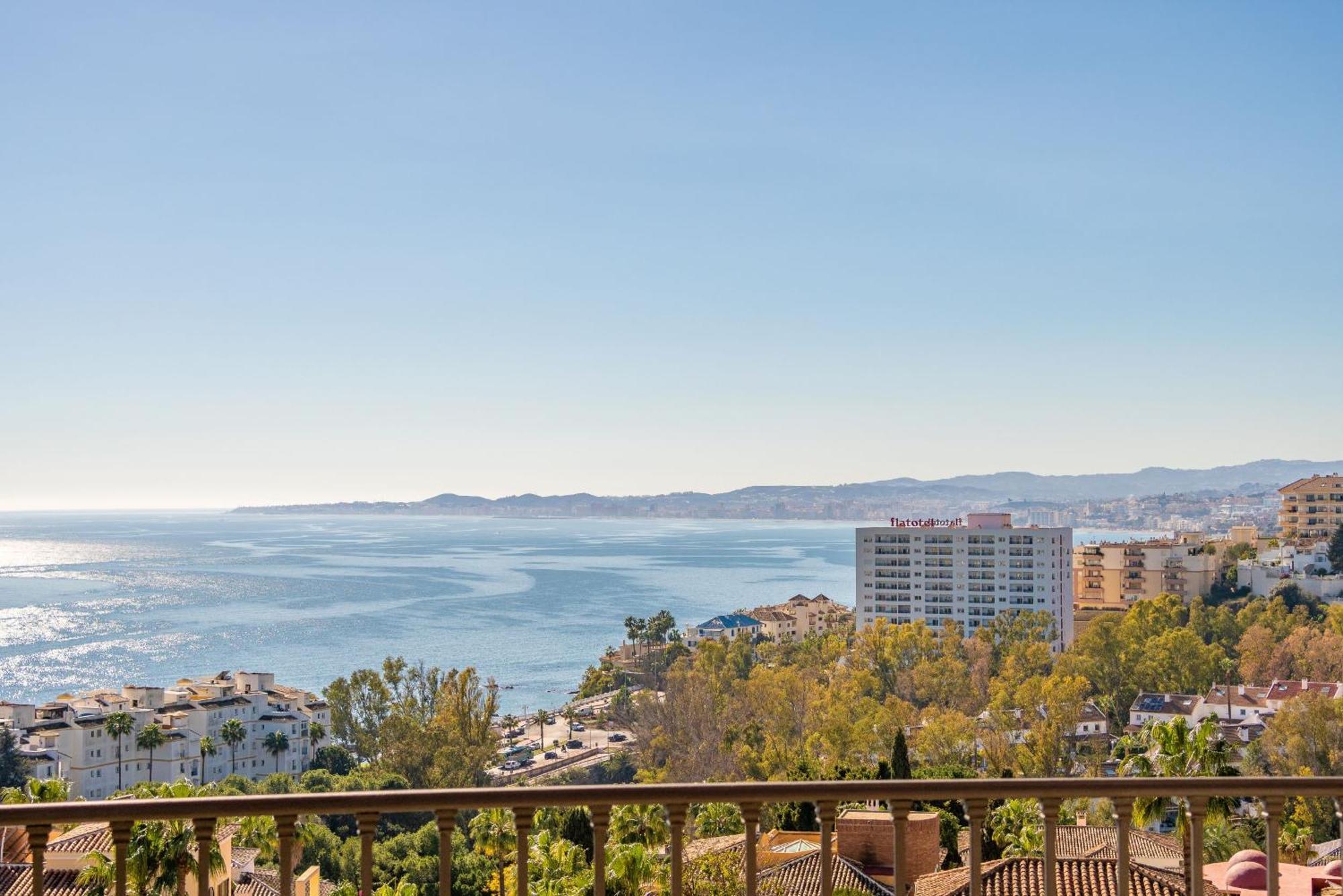 Beachside Villa With Panoramic Sea Views เบนัลมาเดนา ภายนอก รูปภาพ