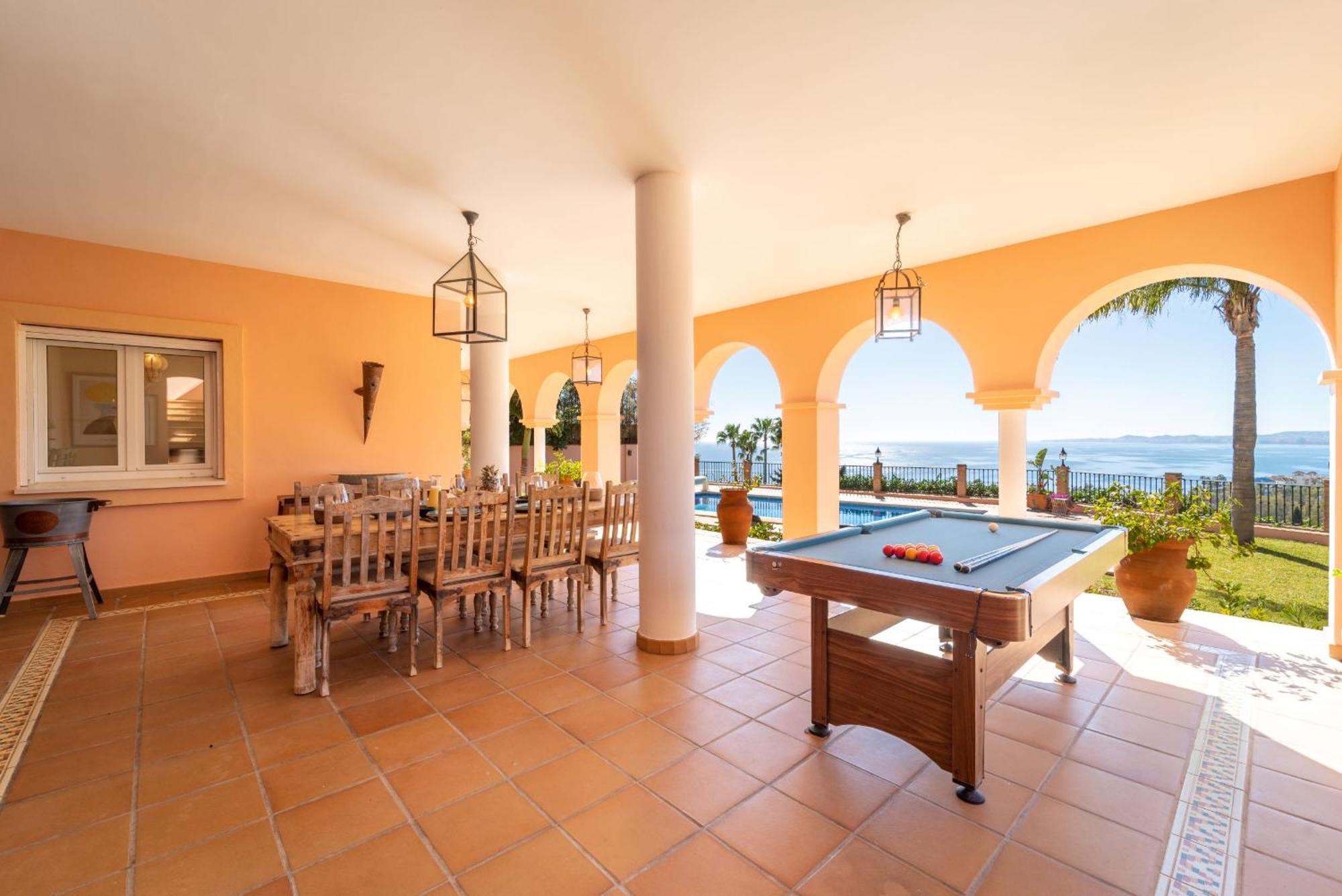 Beachside Villa With Panoramic Sea Views เบนัลมาเดนา ภายนอก รูปภาพ