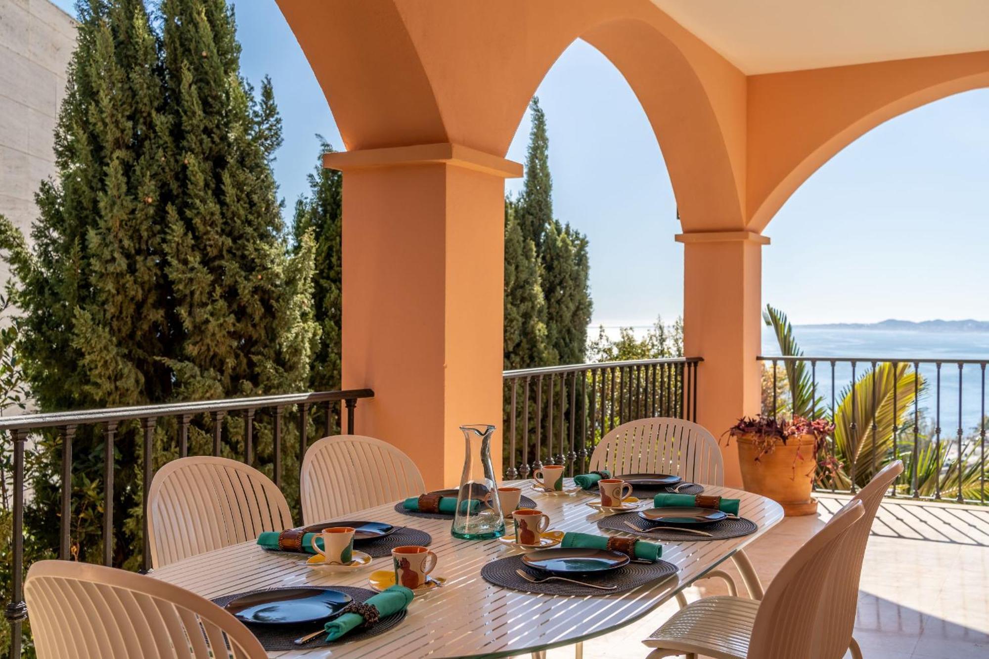 Beachside Villa With Panoramic Sea Views เบนัลมาเดนา ภายนอก รูปภาพ