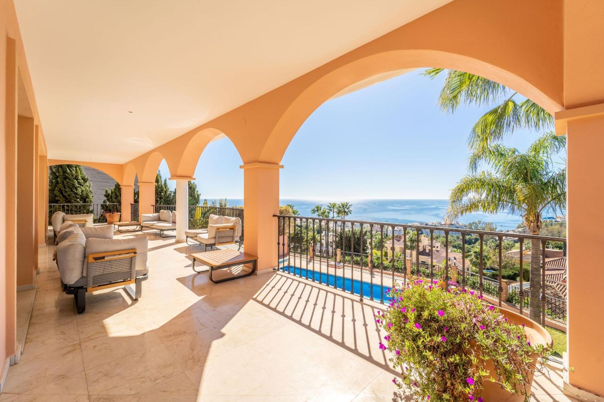 Beachside Villa With Panoramic Sea Views เบนัลมาเดนา ภายนอก รูปภาพ