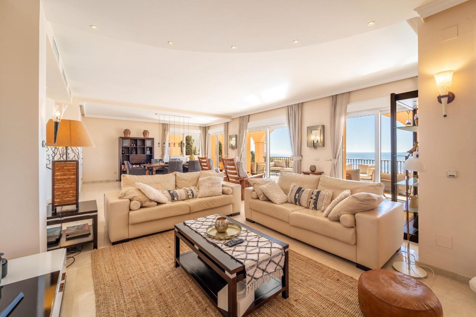 Beachside Villa With Panoramic Sea Views เบนัลมาเดนา ภายนอก รูปภาพ