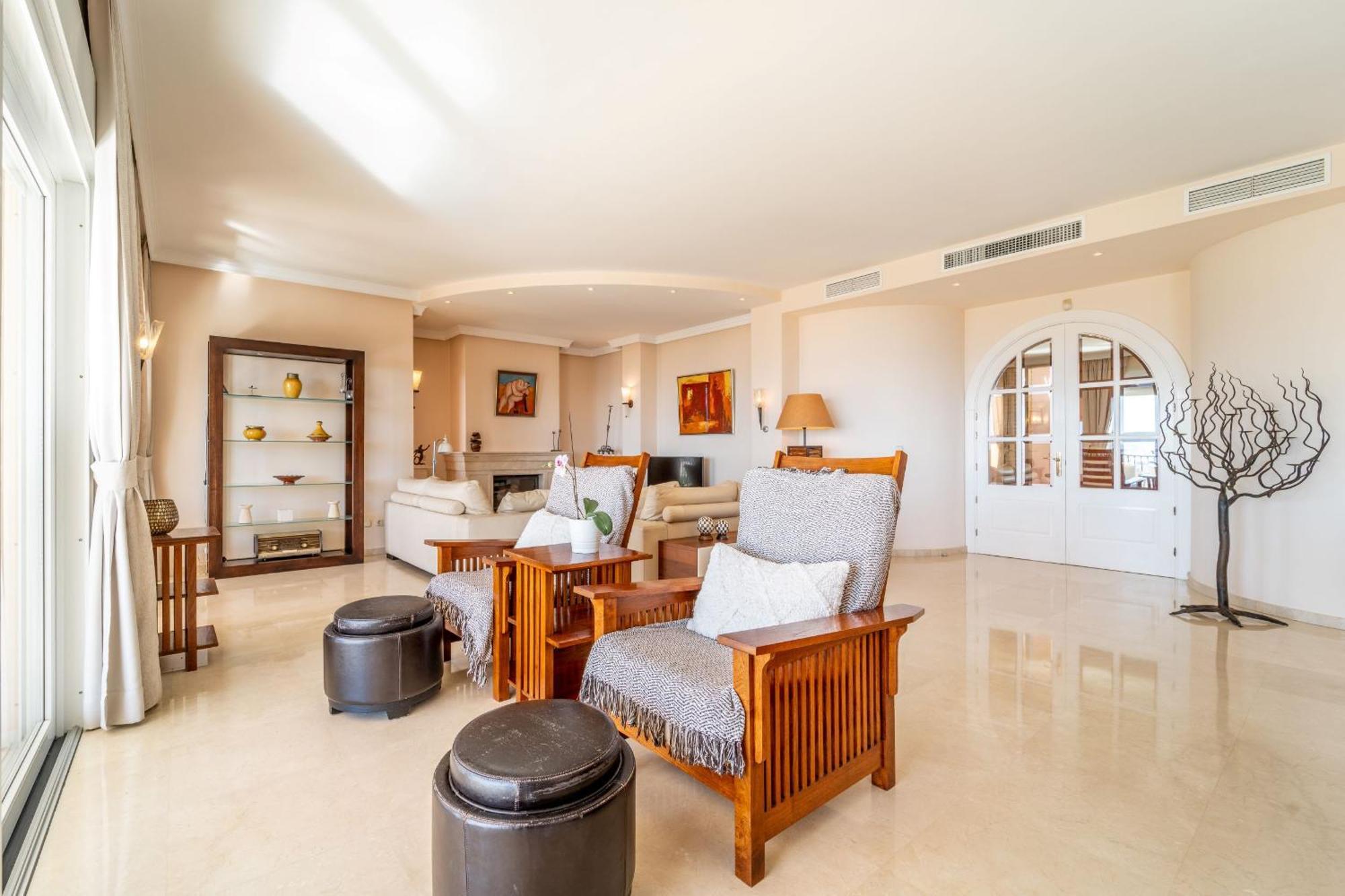 Beachside Villa With Panoramic Sea Views เบนัลมาเดนา ภายนอก รูปภาพ