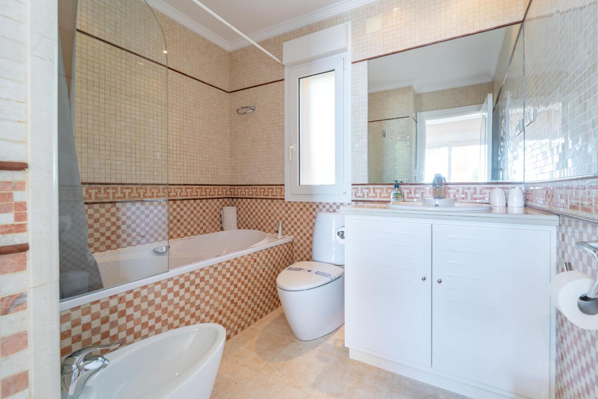 Beachside Villa With Panoramic Sea Views เบนัลมาเดนา ภายนอก รูปภาพ