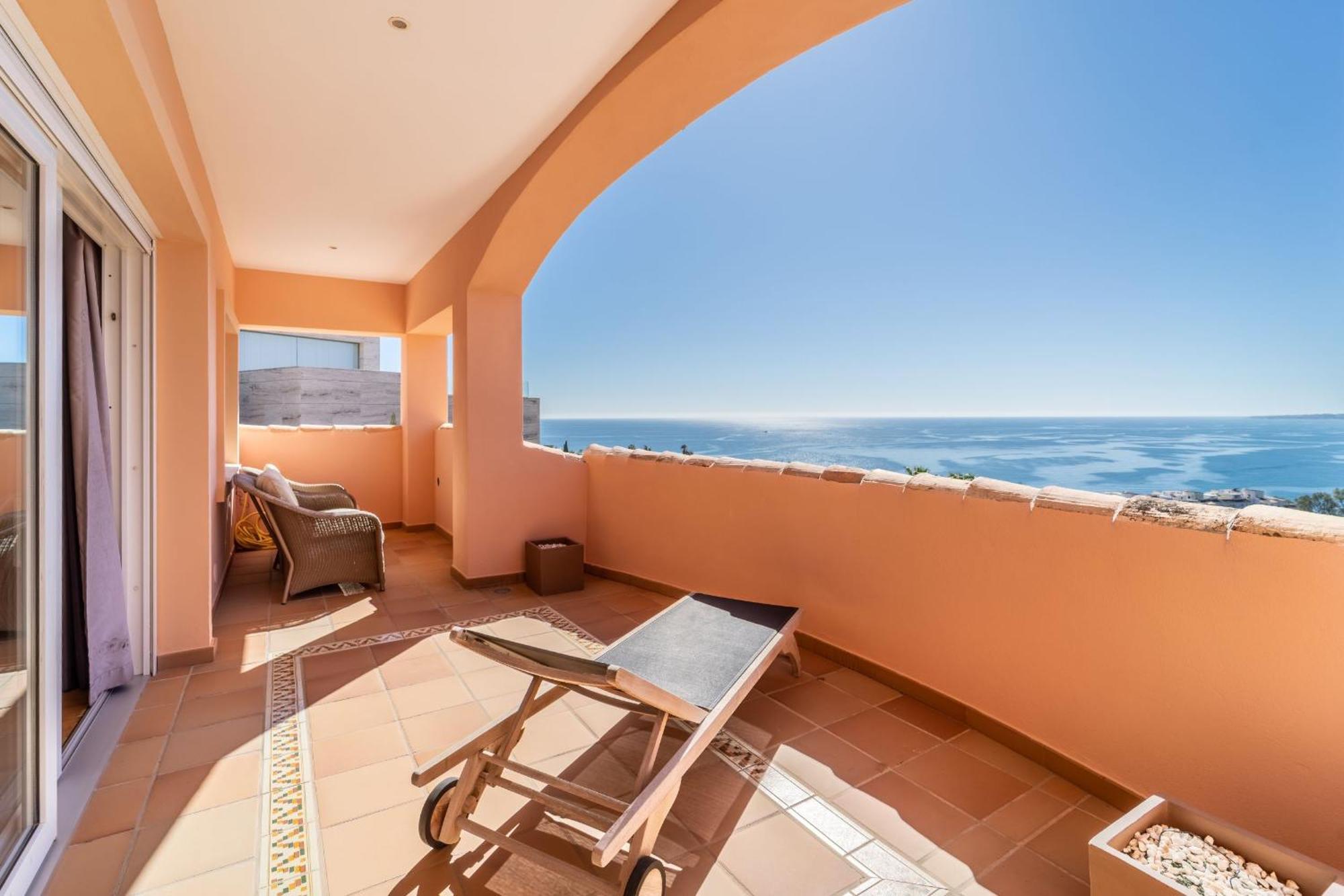 Beachside Villa With Panoramic Sea Views เบนัลมาเดนา ภายนอก รูปภาพ